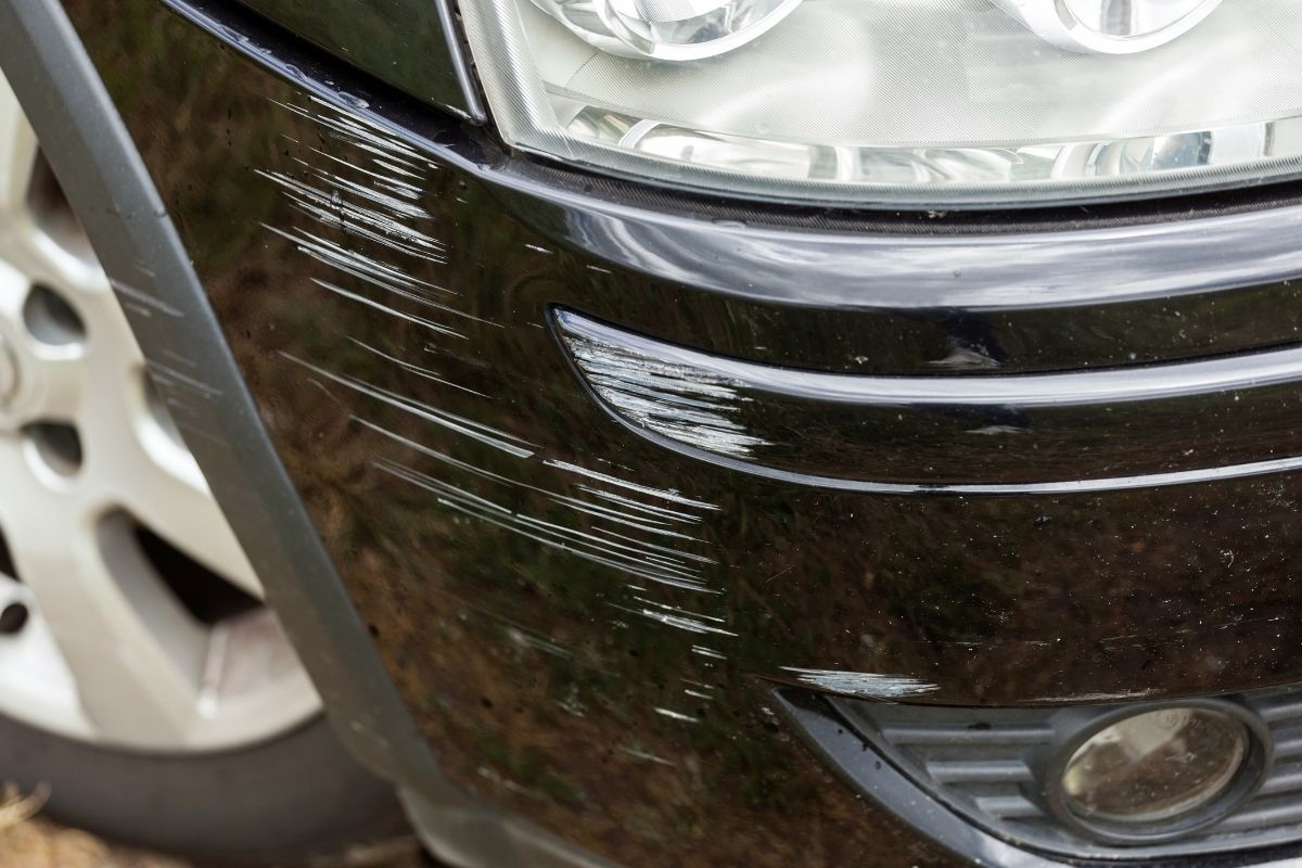 Como remover riscos da lataria do carro manualmente? Confira essas dicas simples - Canva