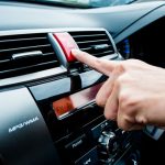 Pisca-alerta ligado: confira como fazer para usar o recurso adequadamente no trânsito - Canva