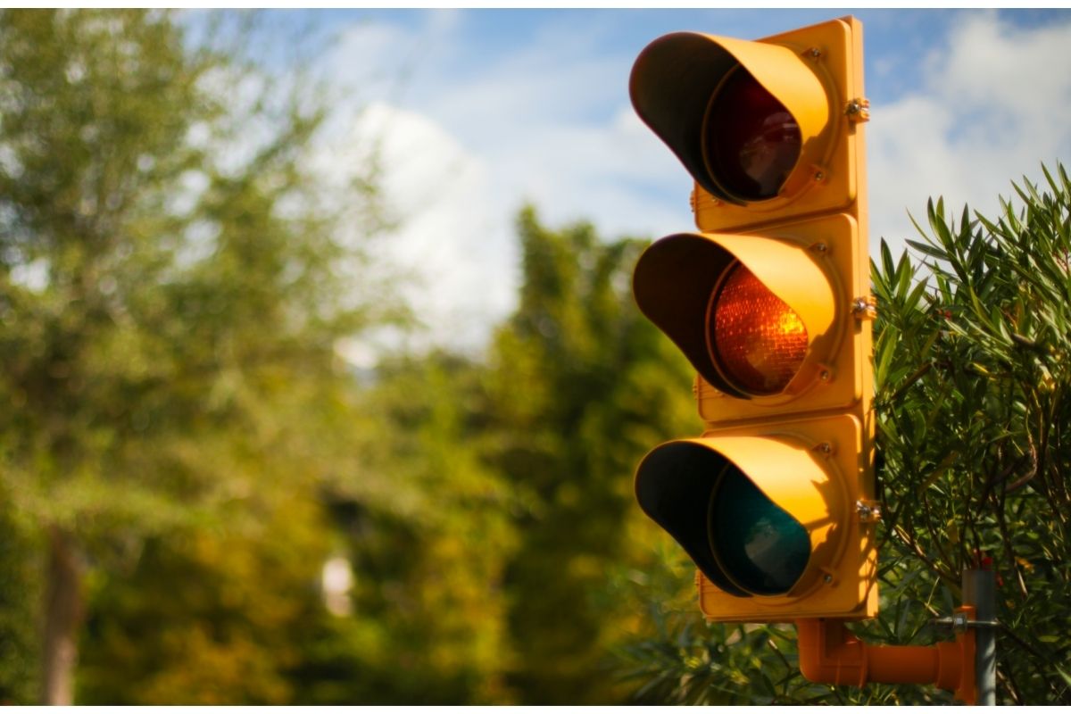 Maio amarelo: como fazer para aumentar a conscientização no trânsito - Canva