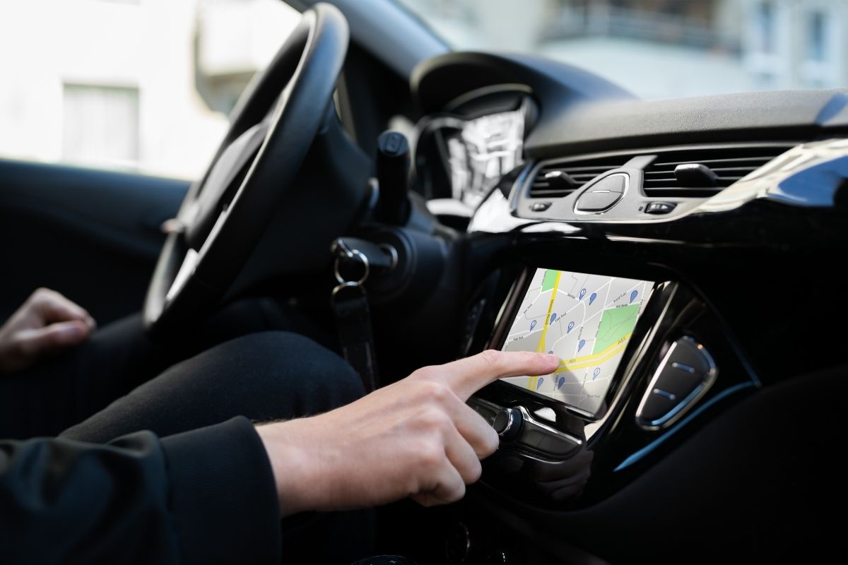 Confira algumas dicas para usar o GPS no carro da maneira correta - Canva