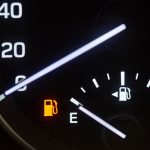 Você dirige com o carro sempre na ‘reserva’? Caso faça, é melhor mudar de hábito; veja porque - Canva