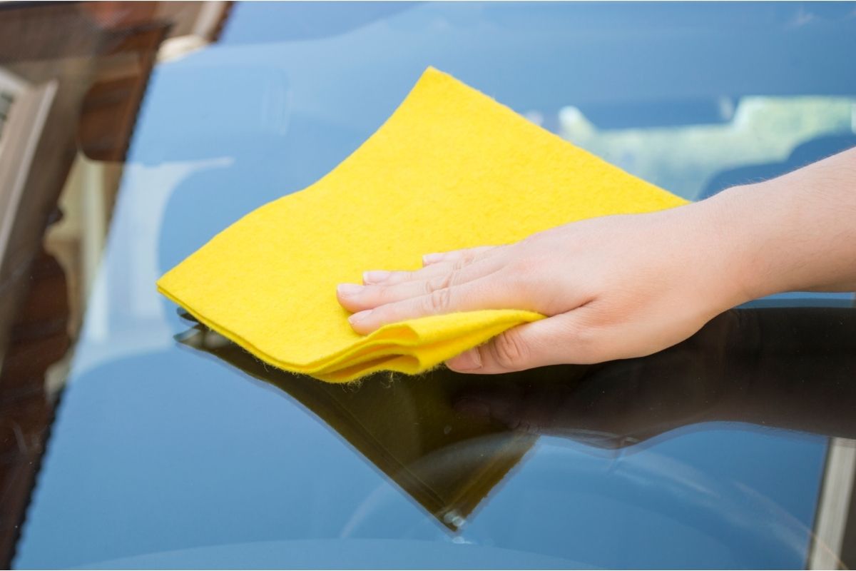 Vidros do carro: confira o segredo para deixar sempre limpo e do jeito certo. Foto: Canva