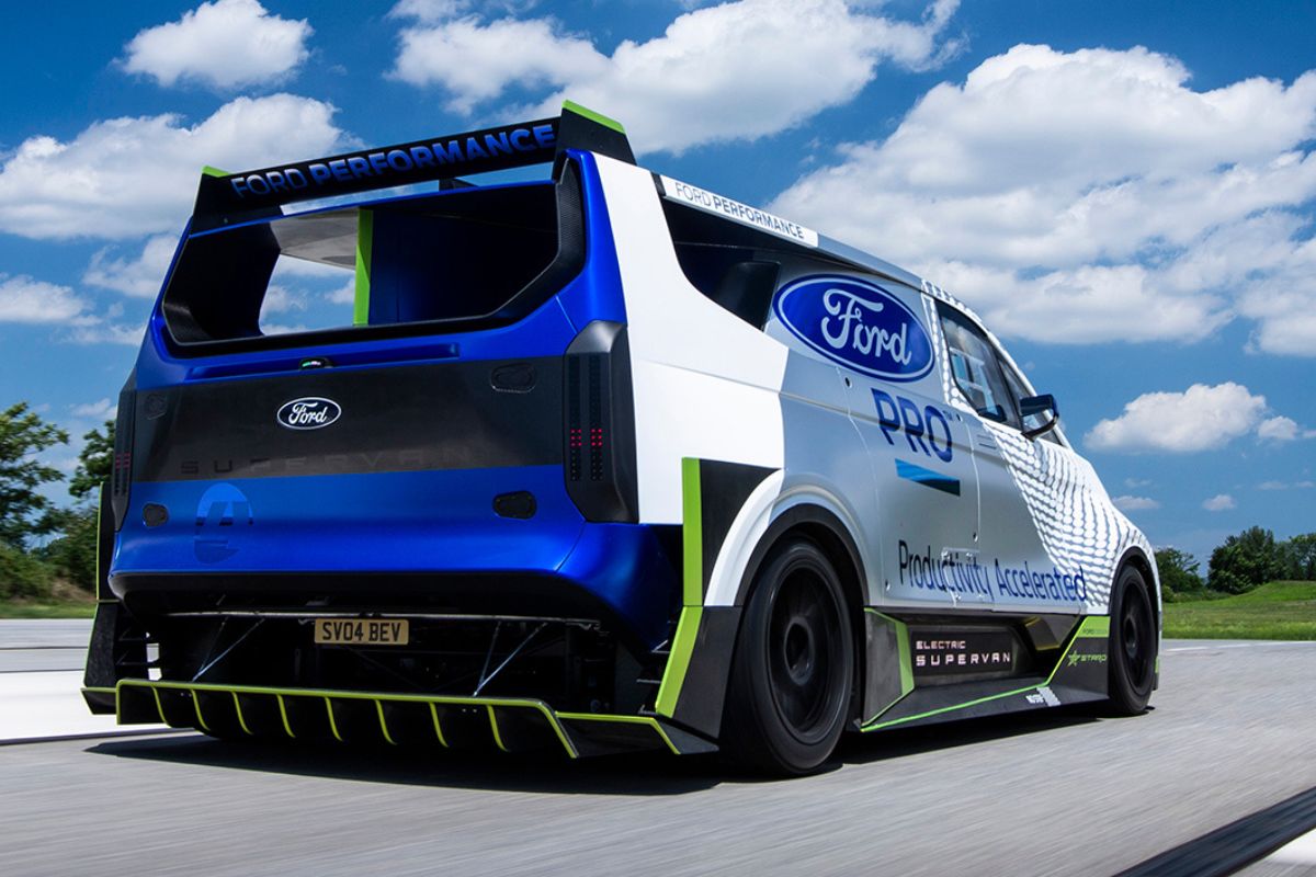 Conheça a nova Supervan elétrica da Ford e se surpreenda com o desempenho. Foto: Divulgação/Ford
