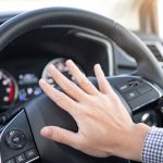 Buzina: nunca fique sem esse item essencial para o veículo. Foto: Canva