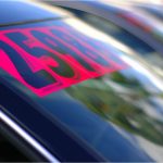 É melhor vender o carro usado para uma loja ou para particular? Confira essas dicas importantes. Foto: Canva