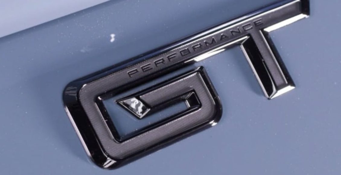 Ford revela novo emblema para o Mustang e aumenta expectativa para lançamento mundial. Foto: Divulgação Ford